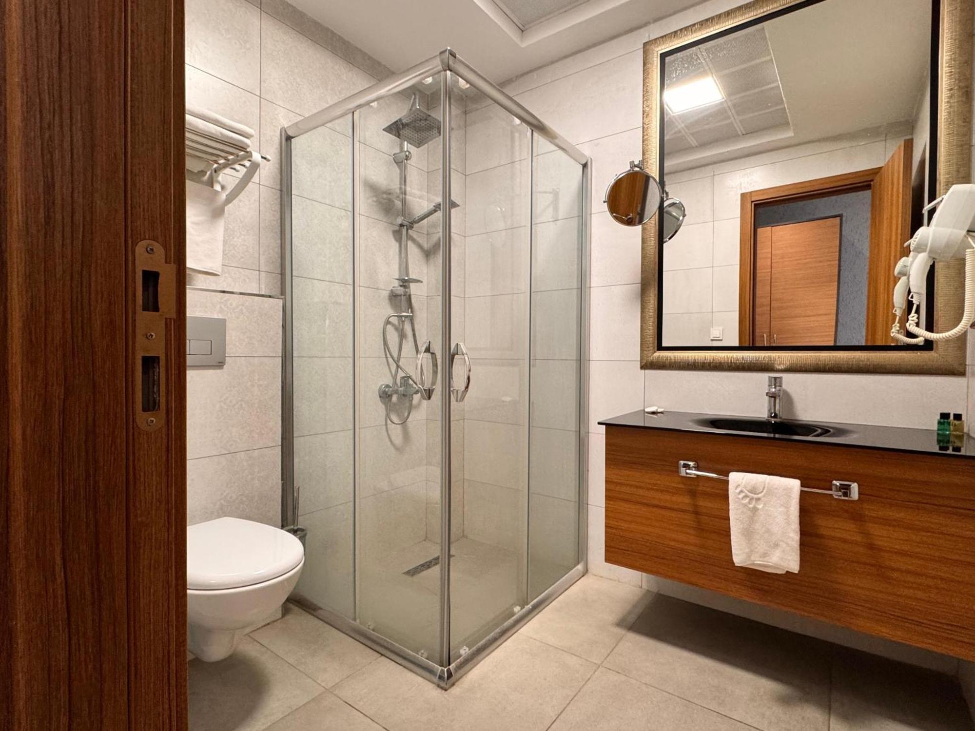 Innport Hotel Гебзе Экстерьер фото